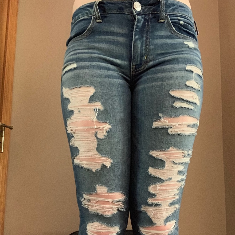 Medium washed ripped jeans